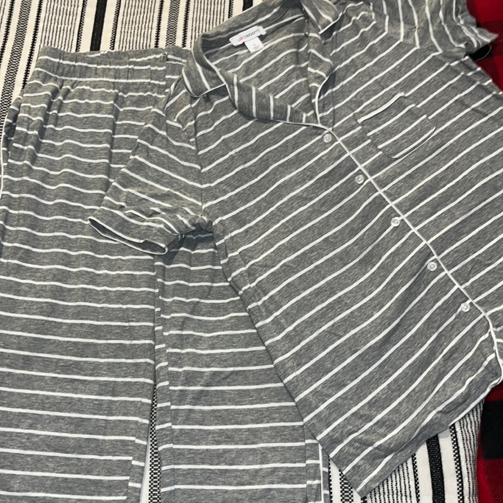 Cute striped pajamas set. Short sleeve top and crop pants
